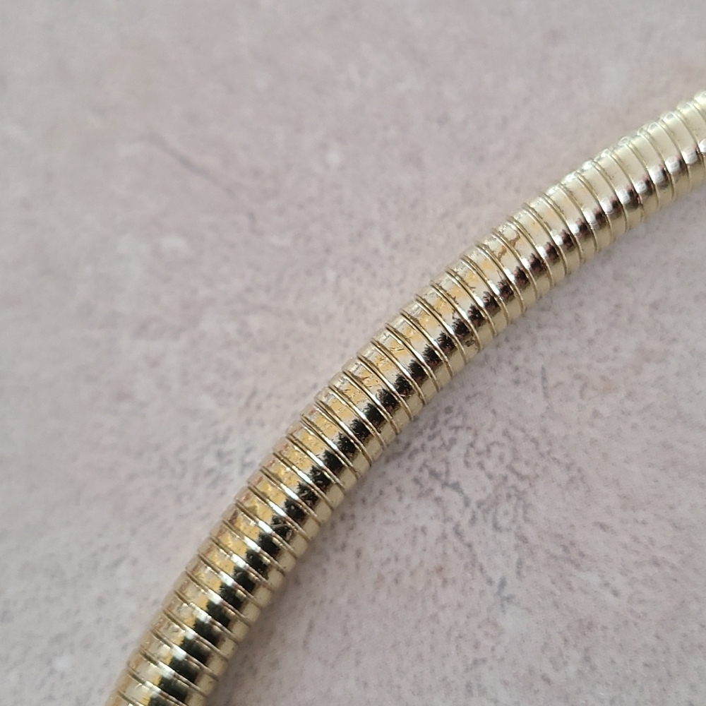 Choker style necklace. - Picture 5 of 6